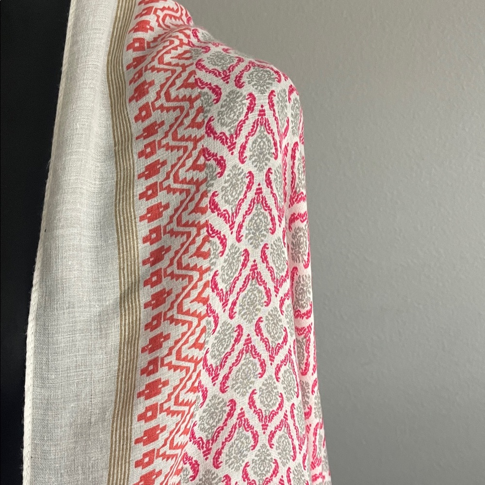 Elegant Pink and Cream Scarf - Picture 5 of 8